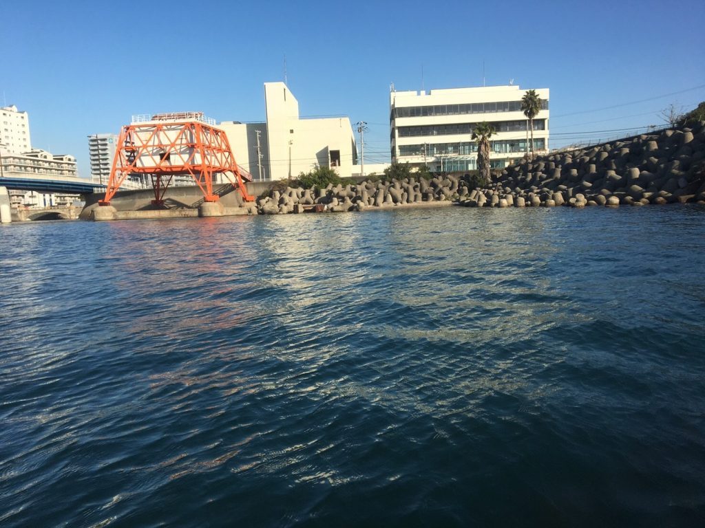 平磯の海釣り公園西の河口